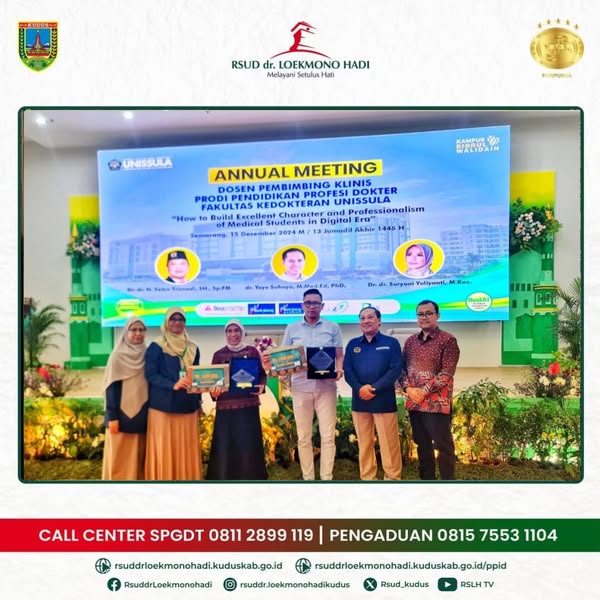 Tim Koordinasi Pendidikan (Kordik) RSUD dr. Loekmono Hadi meraih penghargaan Kategori Tim Kordik Terdisiplin dari Fakultas Kedokteran Unissula Semarang